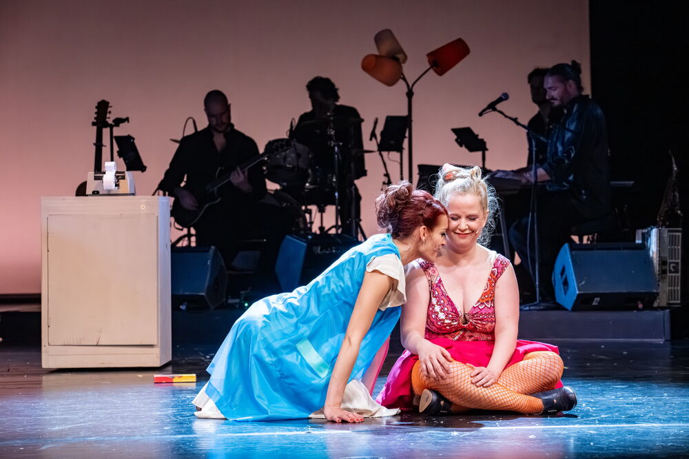 Anna Steinhardt, Nele Swanton, Band