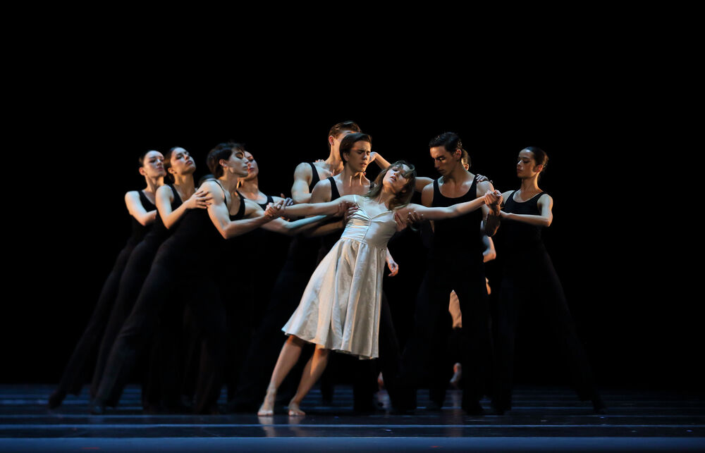 Return to Innocence; Naia Dobrota, Ensemble