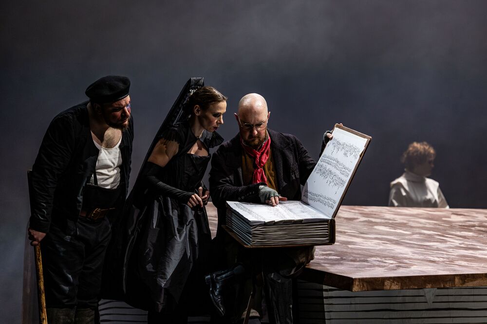 Mark Hightower, Monika Reinhard, Tomasz Wija, Emma McNairy (hinten)