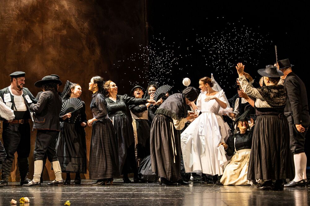 Mark Hightower,  Monika Reinhard, Chor