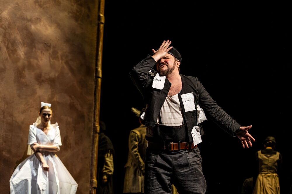 Monika Reinhard, Mark Hightower, Chor