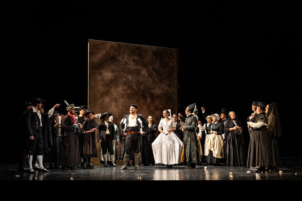 Mark Hightower, Monika Reinhard, Shin Taniguchi, Chor